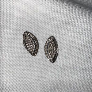 Whit gold and diamond earrings